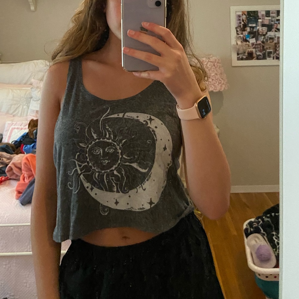 Cropped muscle tank